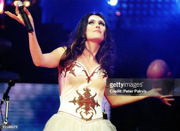 Photo of WITHIN TEMPTATION, Within Temptation, Nederland, Ahoy, R'dam, 01 april 2005, Pop, gothic, zangeres Sharon den Adel gehuld in een witte,...