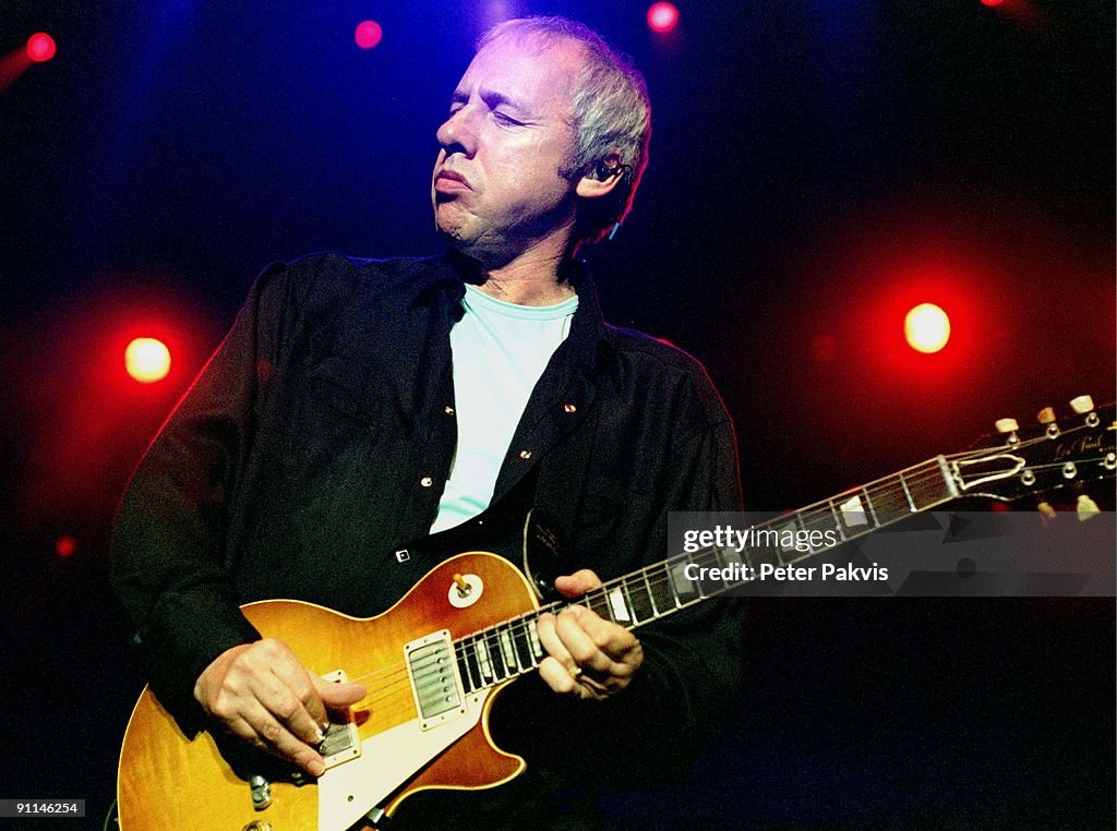 Photo of Mark KNOPFLER