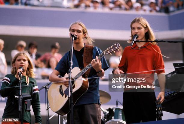 Photo of HANSON; Taylor Hanson, Isaac Hanson & Zac Hanson