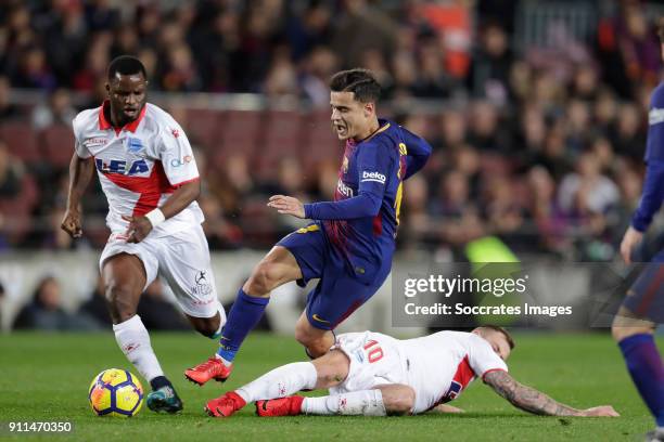 Mubarak Wakaso of Deportivo Alaves, Philippe Coutinho of FC Barcelona, John Guidetti of Deportivo Alaves during the La Liga Santander match between...