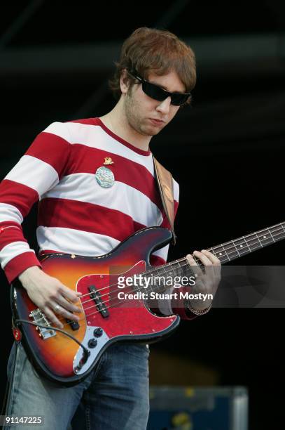 Photo of IOW FEST/STUART MOSTYN, Snow Patrol perform live on stage at Isle of Wight Festival Sunday 13 June 2004