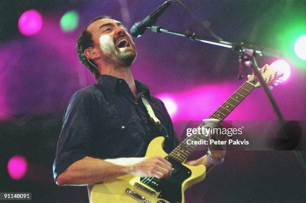 Photo of SHINS, The Shins, Lowlands, Biddinghuizen, Nederland, 19 augustus 2007, Pop, indie, zanger James Mercer zingt met een van emotie, vertrokken...