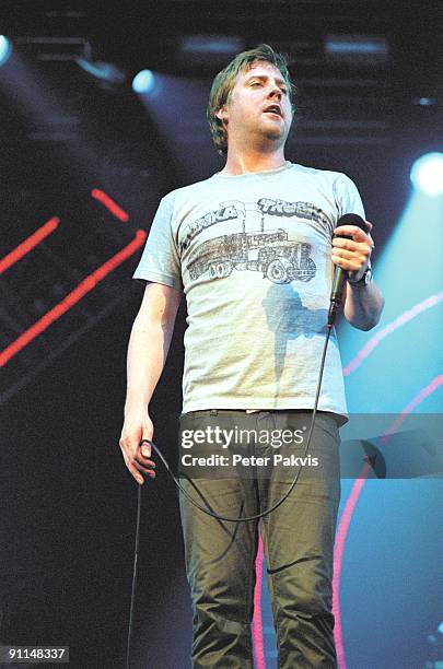 Photo of KAISER CHIEFS, Kaiser Chiefs, Lowlands, Biddinghuizen, Nederland, 18 augustus 2007, Pop, britpop, zanger Ricky Wilson staat op het podium,...