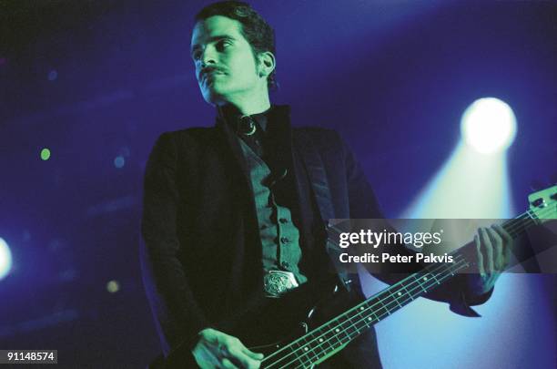 Photo of INTERPOL, Interpol, Lowlands, Biddinghuizen, Nederland, 18 augustus 2007, Pop, doem, wave, bassist Carlos, beschenen door een, groen licht,...