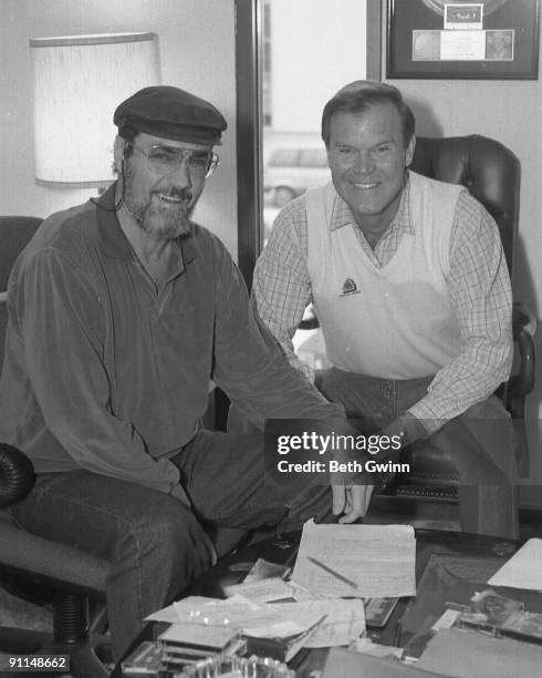 Photo of Jimmy BOWEN and Glen CAMPBELL, w/ Jimmy Bowen