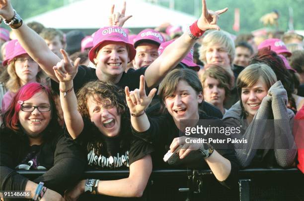 27th MAY: Photo of CROWD SURFING; Sfeer Publiek, Pinkpop, Landgraaf, Netherlands on 27th May 2007. Fans of the band The Lostprophets in the audience...