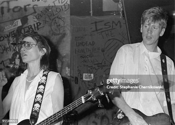 Photo of SONIC YOUTH; L-R. Kim Gordon, Thurston Moore