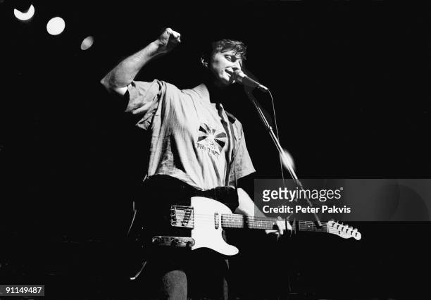 Photo of Billy BRAGG; Billy Bragg, Nederland, Het Paard, Den Haag, , Pop, punk, folk, de politiek geangegeerde zanger Billy Bragg zingt...