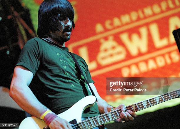 Photo of DEATH FROM ABOVE 1979, Death From Above 1979, Nederland, Lowlands,, Biddinghuizen, 20 augustus 2005, Pop, grunge, de bassist speelt...