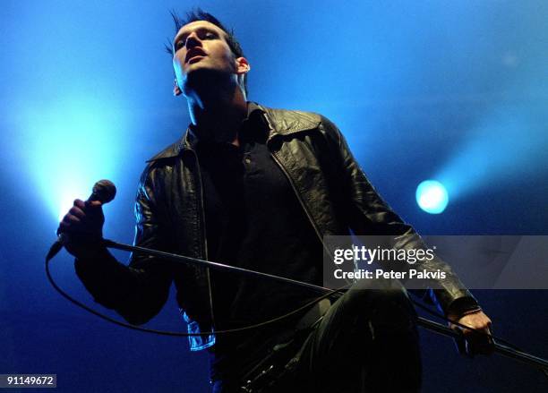 Photo of BRAVERY, The Bravery, Nederland, Lowlands,, Biddinghuizen, 19 augustus 2005, Pop, indie, doom, de zanger gekleed in een zwart lederen,...