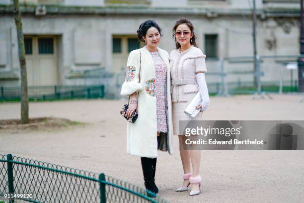 Guests wear white Chanel outfits and bags outside Chanel, during Paris Fashion Week -Haute Couture Spring/Summer 2018, on January 23, 2018 in Paris,...