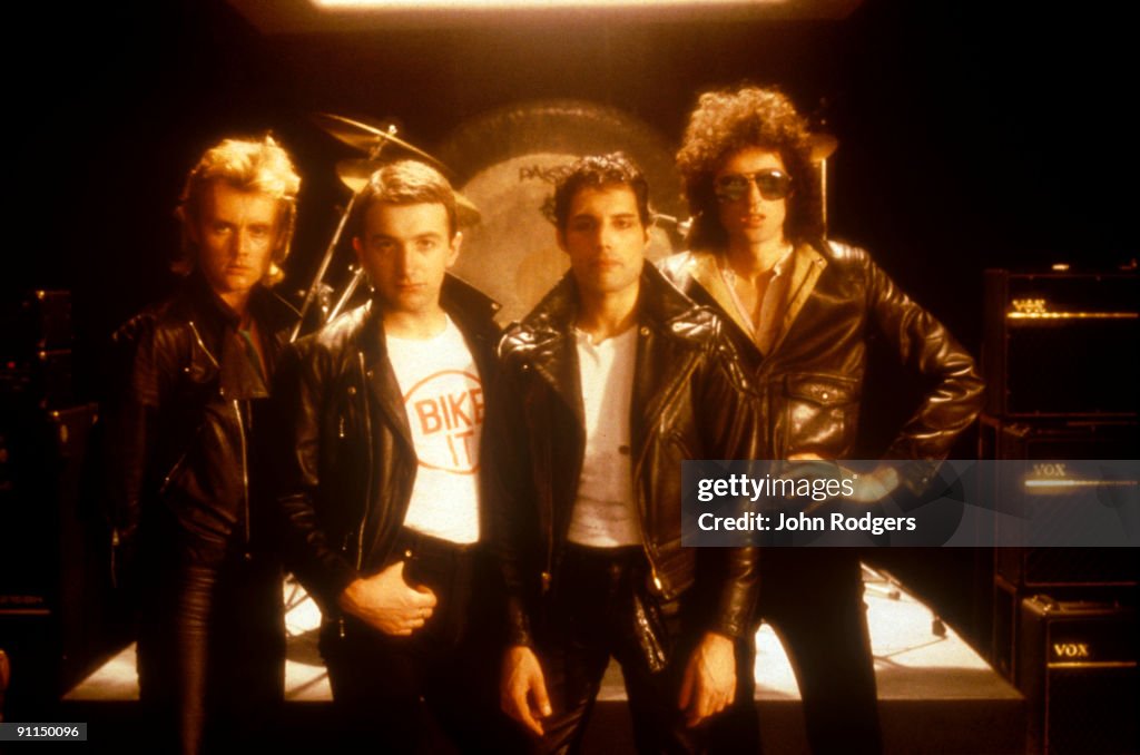 Queen R Photo of QUEEN; Posed group portrait L-R Roger Taylor, John Deacon ...