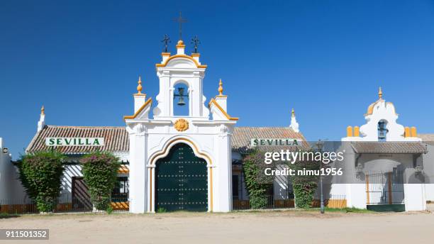 traditionelles gebäude, el rocio. - soleggiato stock-fotos und bilder