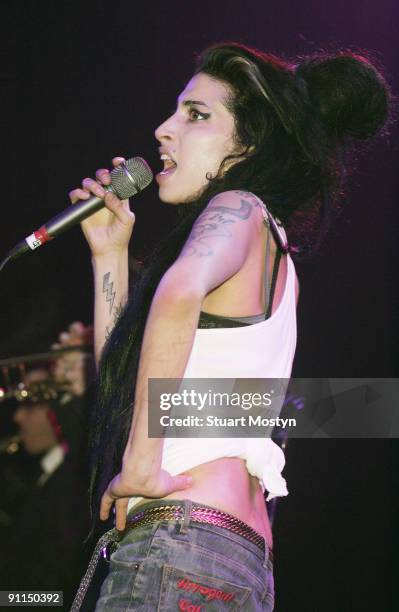 Photo of AMY WINEHOUSE GAY, Amy Winehouse performs at G-A-Y Astoria on April 14, 2007 in London