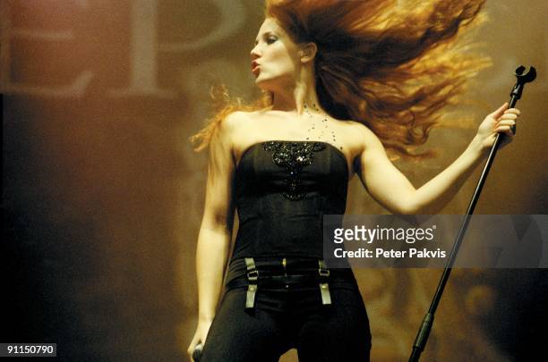 Photo of EPICA, Epica, Lowlands, Biddinghuizen, Nederland, 19 augustus 2006, Pop, gothic, zangeres Simone Simons met haar vuurrode, haar en zwarte...
