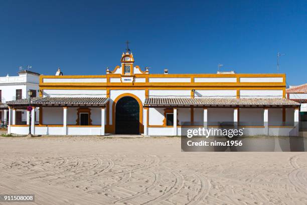 el rocio traditioneel gebouw. - sabbia stockfoto's en -beelden