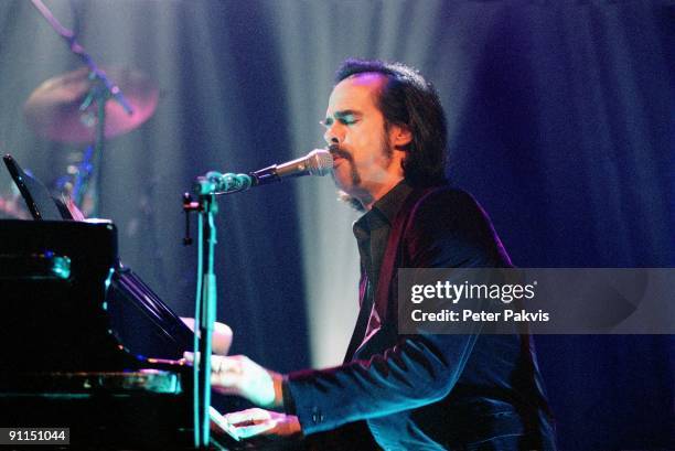 Photo of Nick CAVE; Nic Cave, Congresgebouw, Den Haag, Ned, , Pop, indie, Nic Cave zit intens zingend achter de piano