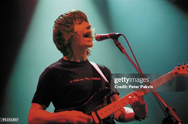 Photo of ARCTIC MONKEYS, Artic Monkeys, Lowlands, Biddinghuizen, Nederland, 20 augustus 2006, Pop, indie, de zanger zingt en speelt tevens op zijn...