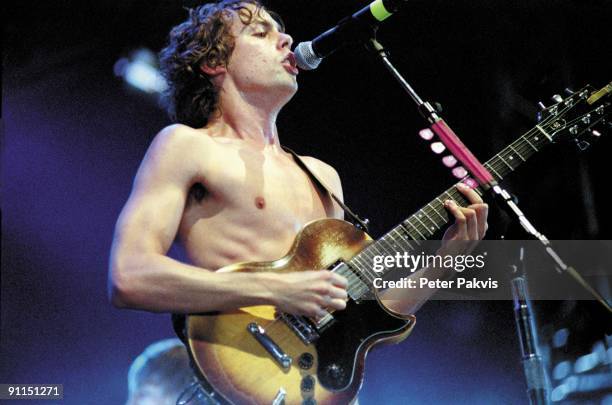 Photo of RAZORLIGHT, Razorlight, Lowlands, Biddinghuizen, Nederland, 18 augustus 2006, Pop, gitaar, de zanger en gitarist zingt en, speelt met...