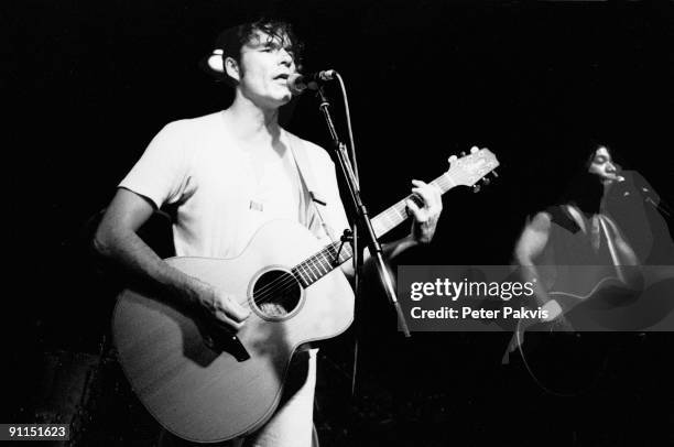 Photo of BIG COUNTRY, Big Country, Rotown, Rotterdam, Nederland, 28 augustus 1995, Pop, Stuart Adamson zingt en speelt op zijn akoustische gitaar,...