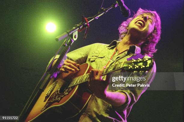 Photo of James MORRISON, James Morisson, Heineken Music Hall, Amsterdam,, Nederland, 08 februari 2007, Pop, James zingt met een van emotie vertrokken...