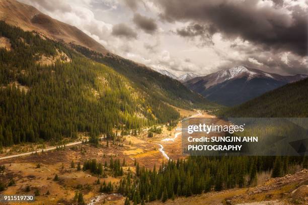 independence pass - independence pass stock pictures, royalty-free photos & images