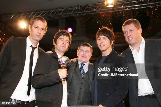 Photo of OASIS and Andy BELL and Noel GALLAGHER and Ricky HATTON and Gem ARCHER, Oasis with the Lifetime Achievement Award at the Silver Clef Lunch...