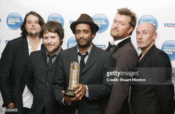 Photo of Craig POTTER and ELBOW and Guy GARVEY and Mark POTTER and Pete TURNER and Richard JUPP, Posed group portrait of the Mercury Music Award...