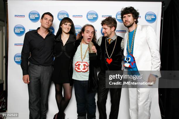 Photo of Cate TIMOTHY and BOOM BIP and Bryan HOLLON and Cate LE BON and Gruff RHYS and HAR MAR SUPERSTAR and NEON NEON, L-R ?, Cate le Bon, Har Mar...