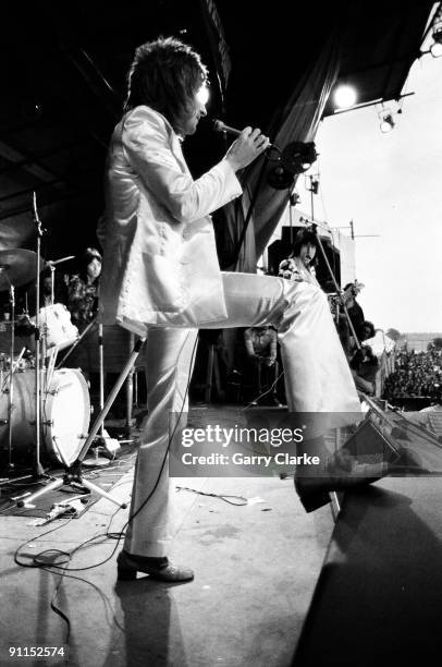 Photo of FACES and Rod STEWART, Rod Stewart performing live onstage