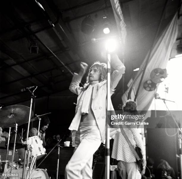 Photo of FACES and Rod STEWART and Ronnie LANE, L-R: Rod Stewart, Ronnie Lane - performing live onstage