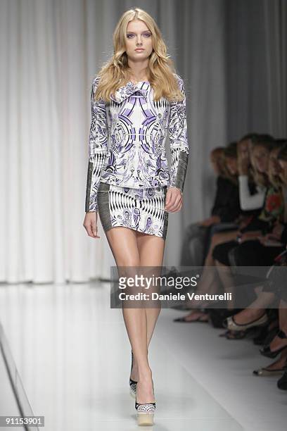 Model Lily Donaldson walks down the runway during the Versace show as part of Milan Womenswear Fashion Week Spring/Summer 2010 on September 25, 2009...