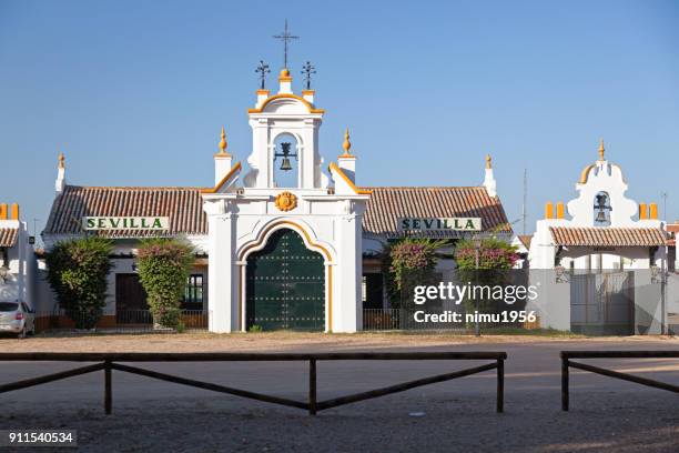 traditionelles gebäude, el rocio. - soleggiato stock-fotos und bilder