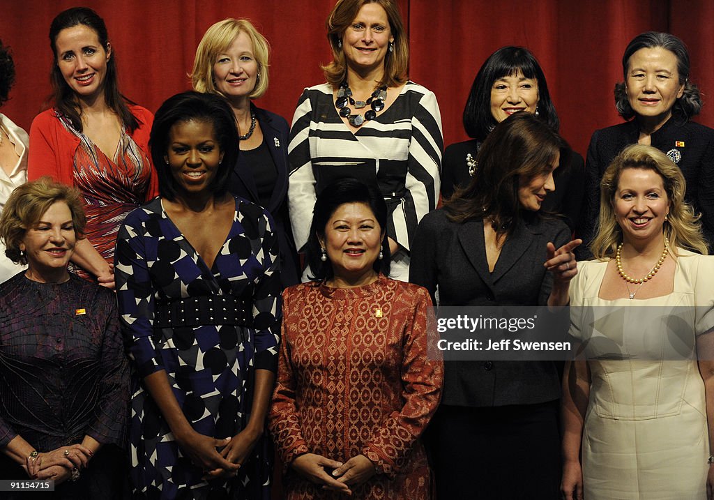 Michelle Obama Hosts Spouses Of World Leaders At Pittsburgh Summit