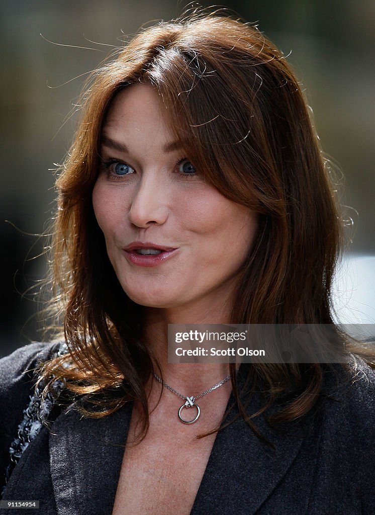 Michelle Obama Hosts Spouses Of World Leaders At Pittsburgh Summit