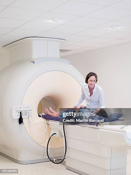 technician and patient about to have mri examination - mri machine stockfoto's en -beelden