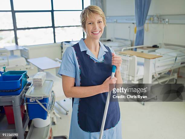janitor cleaning hospital room - bidello foto e immagini stock