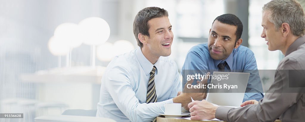 Geschäftsleute haben Treffen im Büro