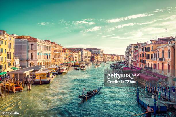 vista do grande canal de veneza - gondolier - fotografias e filmes do acervo