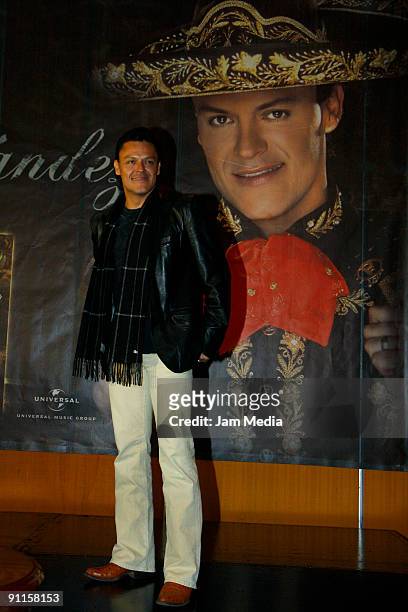 Mexican singer Pedro Fernandez poses during the press conference to launch the new album 'Amarte a la Antigua' on September 25 in Mexico City, Mexico.