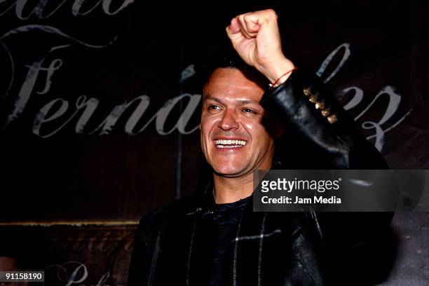 Mexican singer Pedro Fernandez gestures as he smiles during the press conference to launch the new album 'Amarte a la Antigua' on September 25 in...
