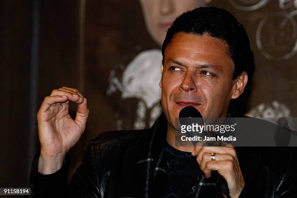 Mexican singer Pedro Fernandez gestures as he speaks during the press conference to launch the new album 'Amarte a la Antigua' on September 25 in...