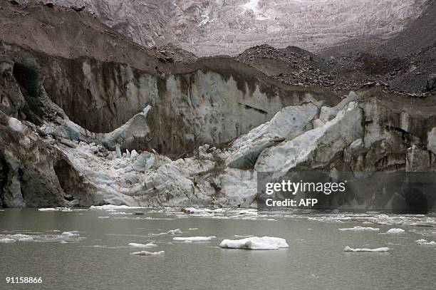 Picture taken October 9, 2008 in Ancash, Peru, of the Rajucolta Glacial in the Cordillera Blanca mountain range. According to French glaciologist...