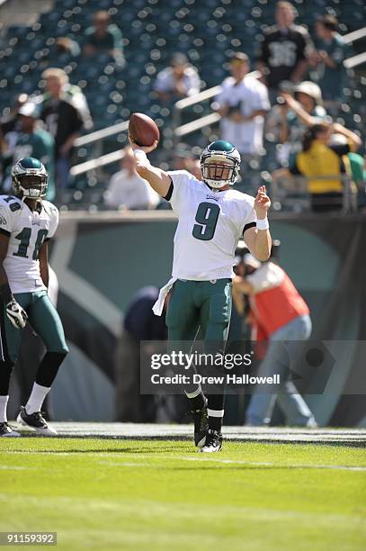 Quarterback Jeff Garcia of the Philadelphia Eagles passes before the game against the New Orleans Saints on September 20, 2009 at Lincoln Financial...