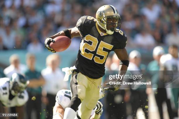 Running back Reggie Bush of the New Orleans Saints runs the ball during the game against the Philadelphia Eagles on September 20, 2009 at Lincoln...