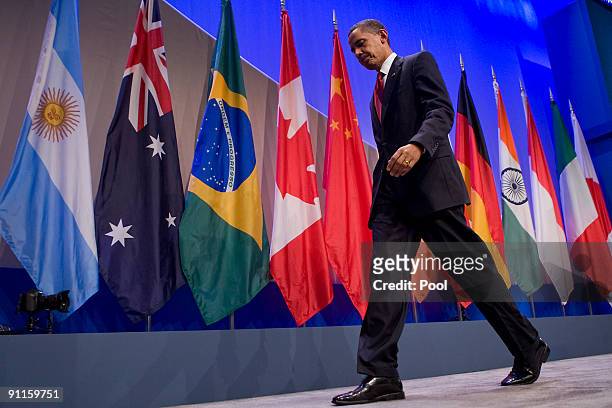President Barack Obama leaves following a news conference following day two of the G-20 summit September 25, 2009 in Pittsburgh, Pennsylvania. G-20...