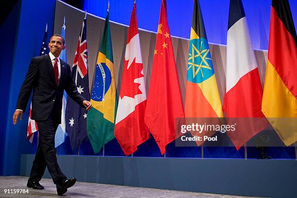 President Barack Obama arrives for a news conference following day two of the G-20 summit September 25, 2009 in Pittsburgh, Pennsylvania. G-20...