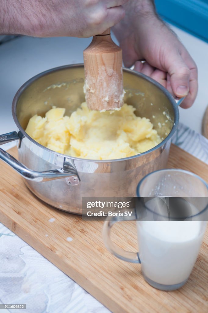 Making traditional shepherds pie