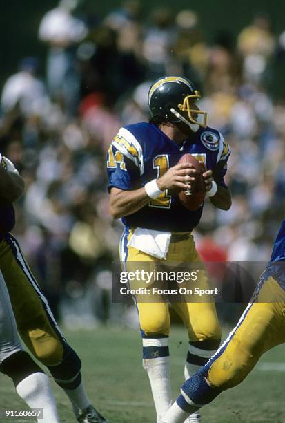 Quarterback Dan Fouts of the San Diego Chargers drops back to pass against the Los Angeles Raiders during an NFL football game October 21, 1984 at...