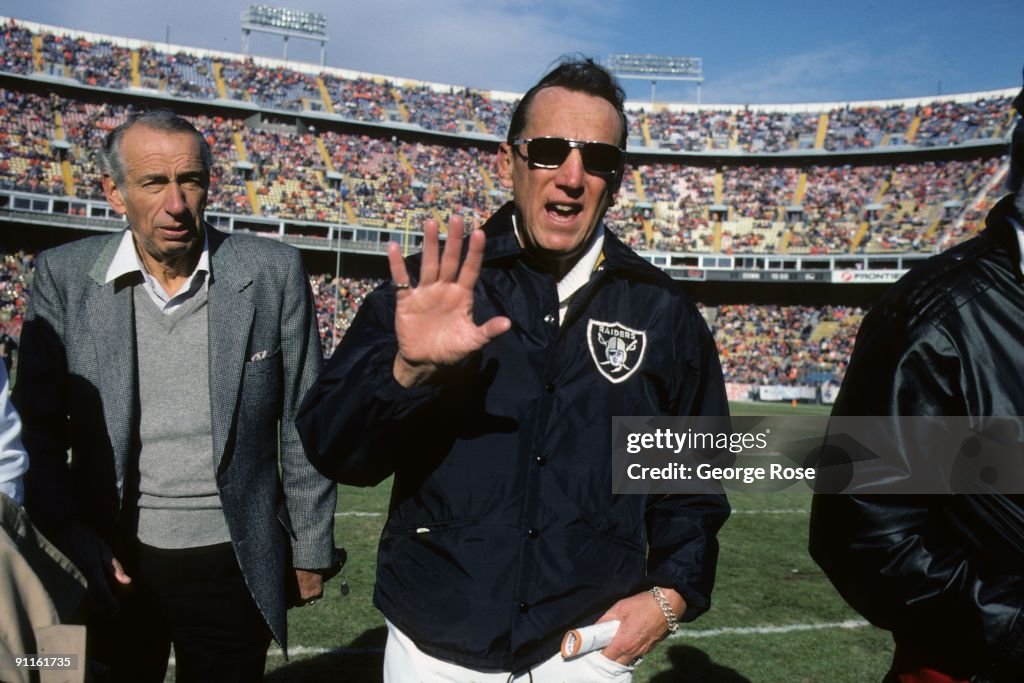 Los Angeles Raiders v Denver Broncos